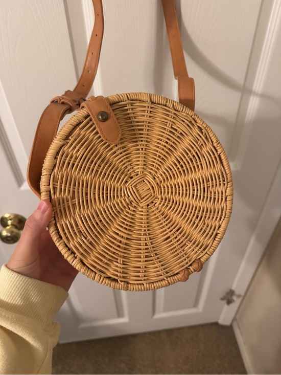 Universal Thread Handbags - Universal Thread Round Woven Crossbody Bag in Tan